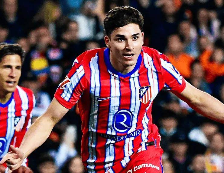 瓦伦西亚翻盘里昂，阿尔瓦雷斯惊艳世界的简单介绍