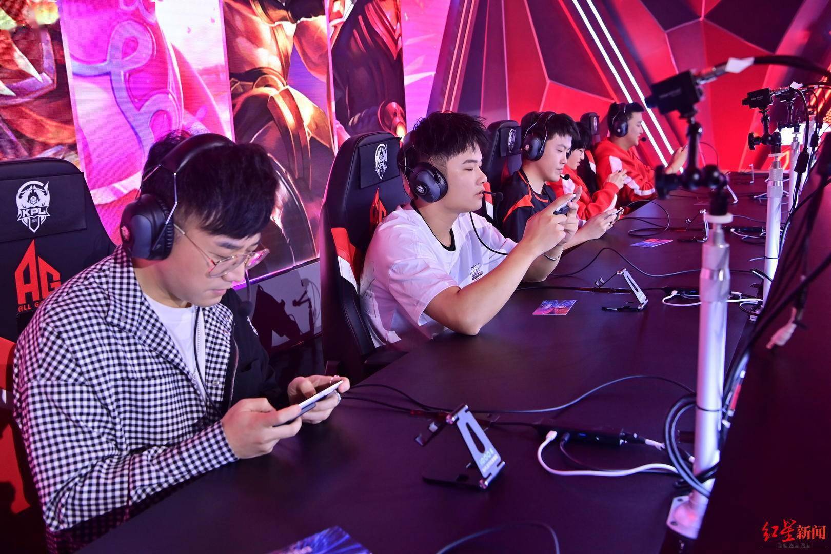 包含BLG绝杀LGD,JackeyLove关键团战开团秒人焦点之战成都决赛之夜,留下经典瞬间的词条 包含BLG绝杀LGD,JackeyLove关键团战开团秒人焦点之战成都决赛之夜,留下经典瞬间的词条